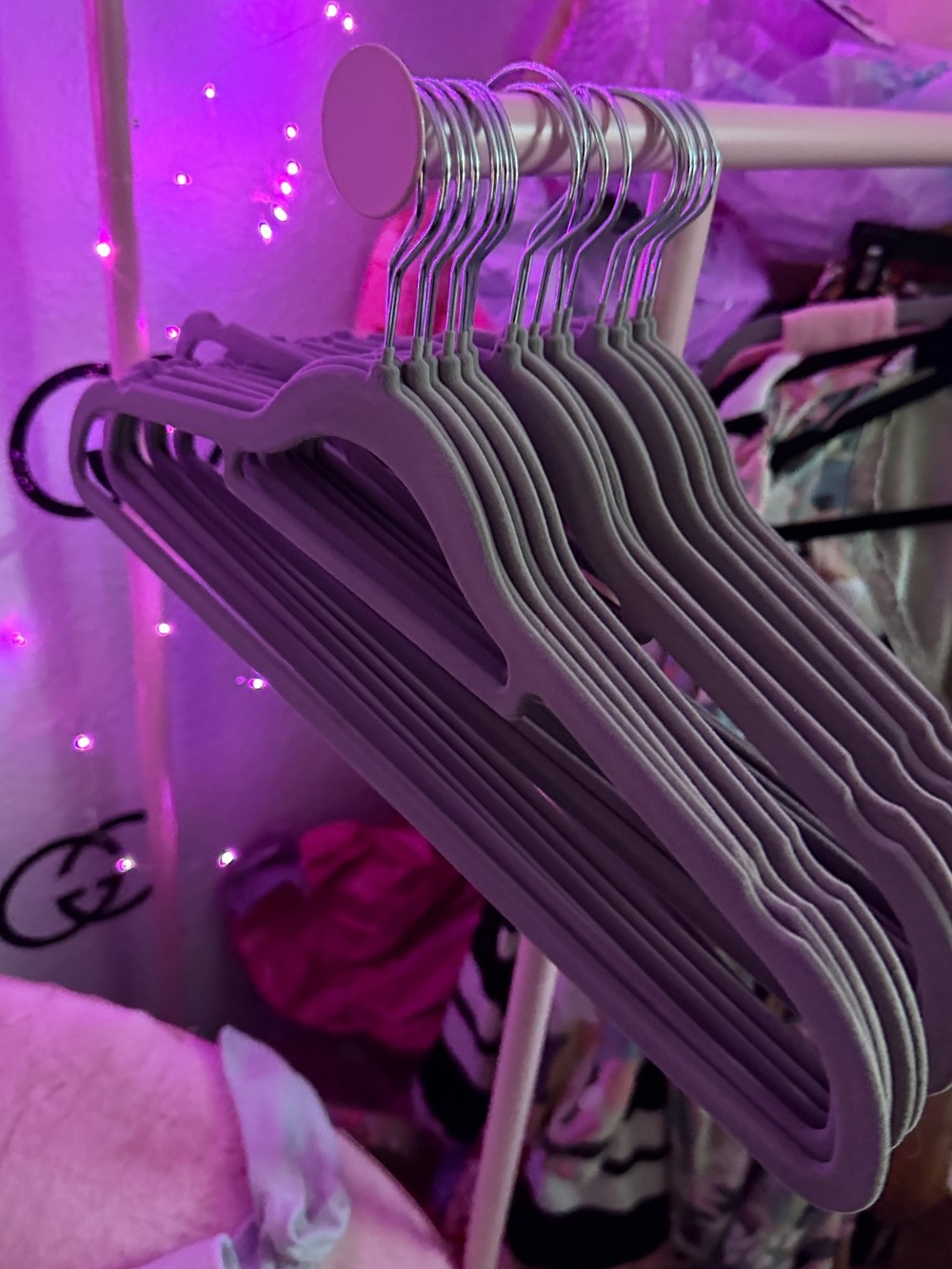 15 Premium Velvet Slim Hangers in Gray - 15 Pack